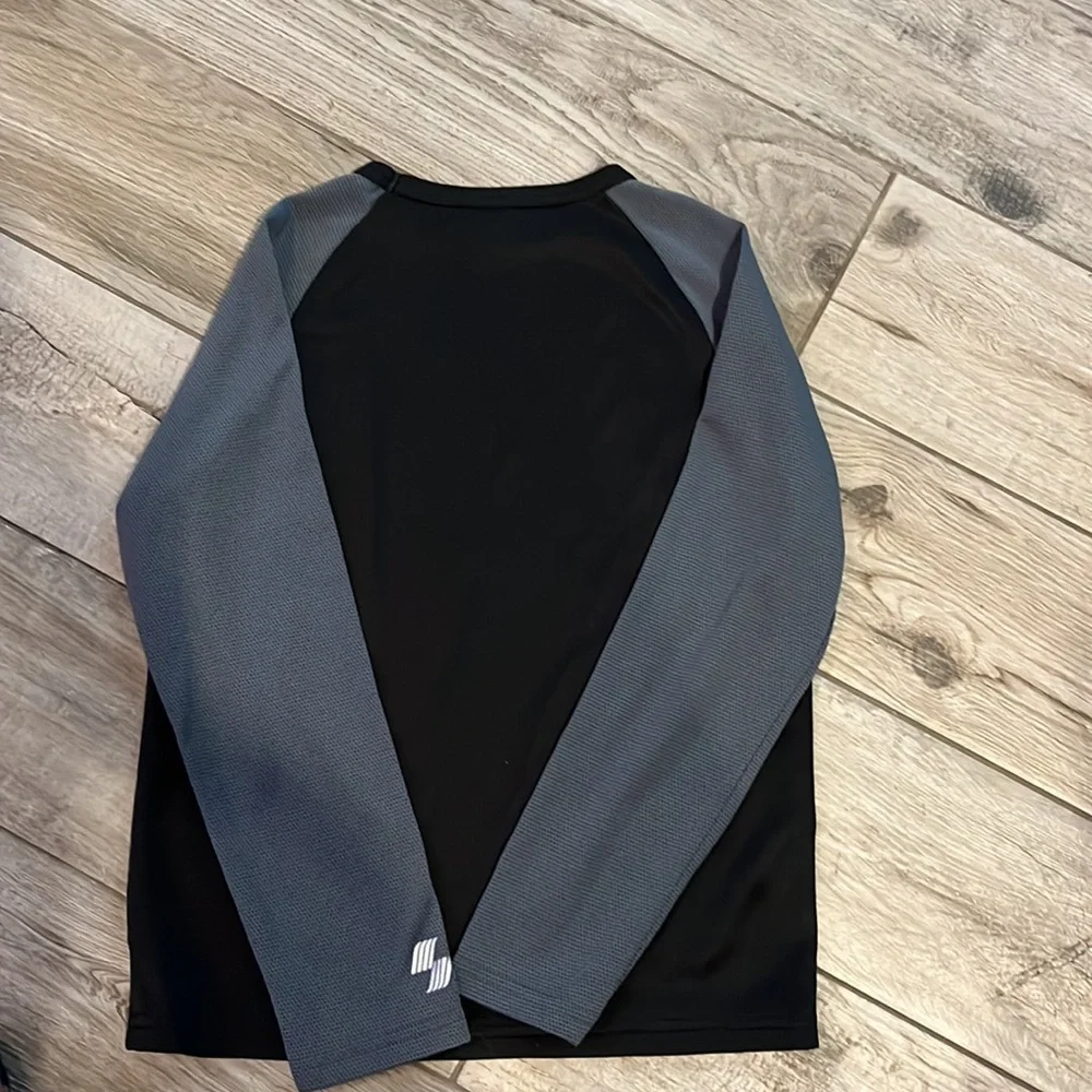 EUC The Children’s Place performance long sleeve tee, sz 7/8